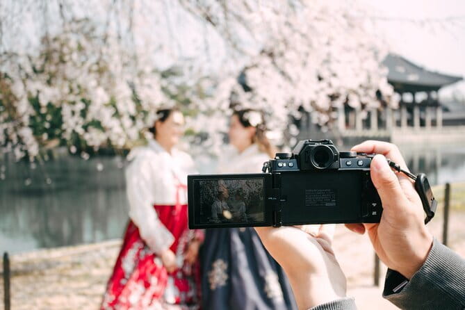 Hanbok Photoshoot and History Tour at Gyeongbokgung Palace - Why this tour works better than a basic hanbok rental