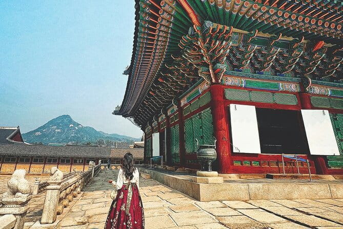 Hanbok Photoshoot and History Tour at Gyeongbokgung Palace - Gwanghwamun Gate makes the first big impression