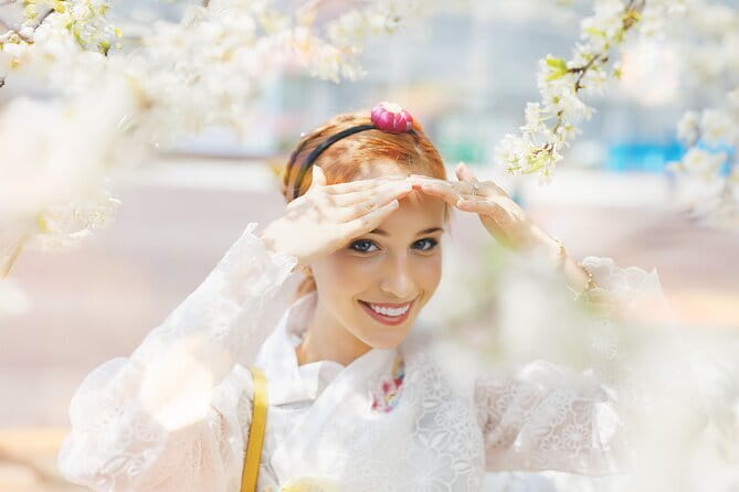 Hanbok Photoshoot and History Tour at Gyeongbokgung Palace - Gyeongbokgung connects the photos to the past