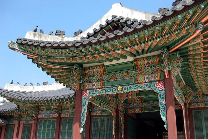 Hanbok Photoshoot and History Tour at Gyeongbokgung Palace - Gyeonghoeru Pavilion brings in water, trees, and mountains