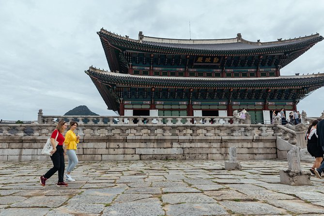 Highlights & Hidden Gems With Locals: Best of Seoul Private Walking Tour - Who should book this Seoul walk?