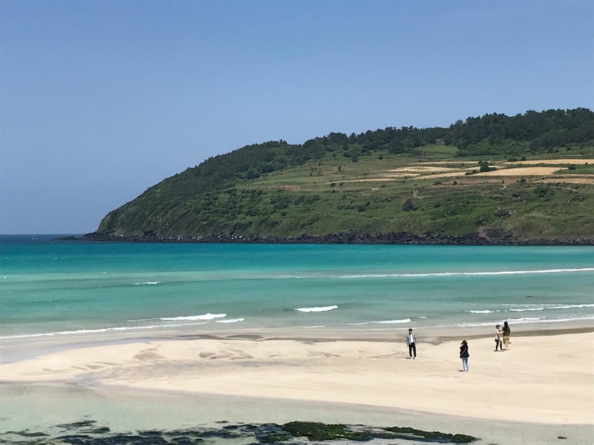 Jeju: East of Jeju Island Bus Tour from Seogwipo City - Manjanggul Cave, or the current beach alternative