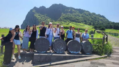 Eastern UNESCO Sites Tour with Haenyeo Show