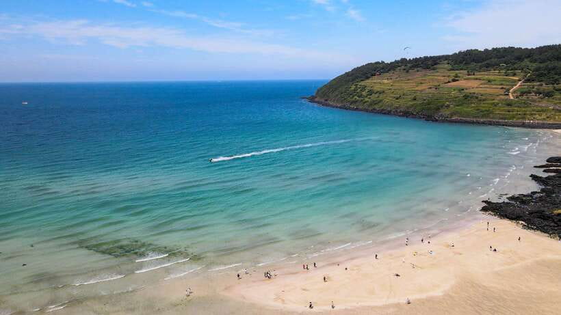 Jeju: Eastern UNESCO Sites Tour with Haenyeo Show - Seopjikoji: open coast and K-drama scenery
