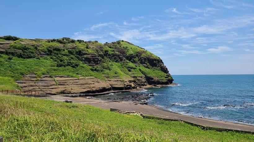 Jeju: Eastern UNESCO Sites Tour with Haenyeo Show - Lunch, luggage, and the final drop-off