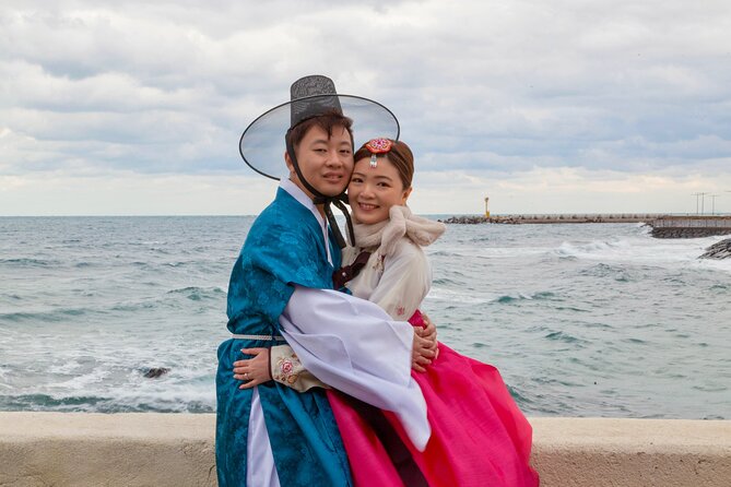 [Jeju] Hanbok Private guide tour & photo session in beautiful Yongduam rock, - Why this one-hour hanbok session works