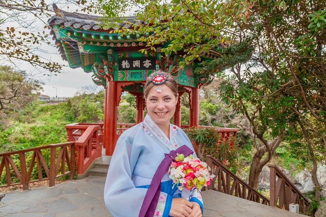 [Jeju] Hanbok Private guide tour & photo session in beautiful Yongduam rock, - Yongyeon Cloud Bridge and the quieter second setting
