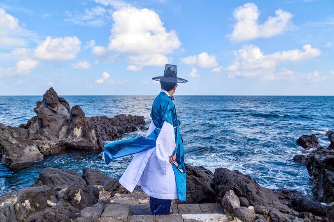 [Jeju] Hanbok Private guide tour & photo session in beautiful Yongduam rock, - Timing, transport, and weather
