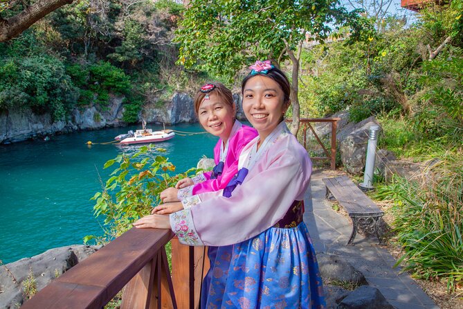 [Jeju] Hanbok Rental Experience/Korean Traditional Clothes Rental Shop - Photo Stops Around Yongyeon Valley