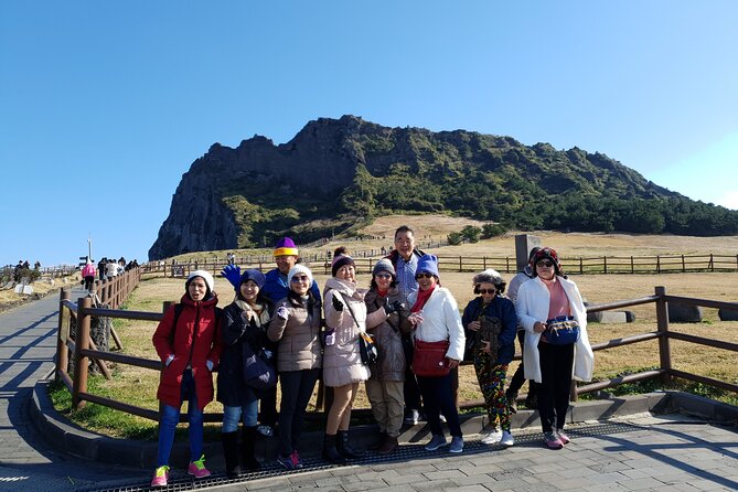 jeju island Jumbo taxi Private tour with Mr.Hong East of jeju - Seongeup Folk Village and old Jeju life