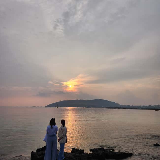 Jeju Island: Sunrise Guided Tour with Hotel Pickup - Seopjikoji and the short walk to the coast