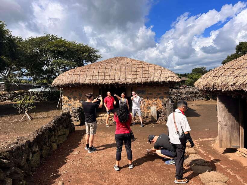Jeju Island: Van Tour with a Guide Who Most Loves Jeju - The guide makes the difference