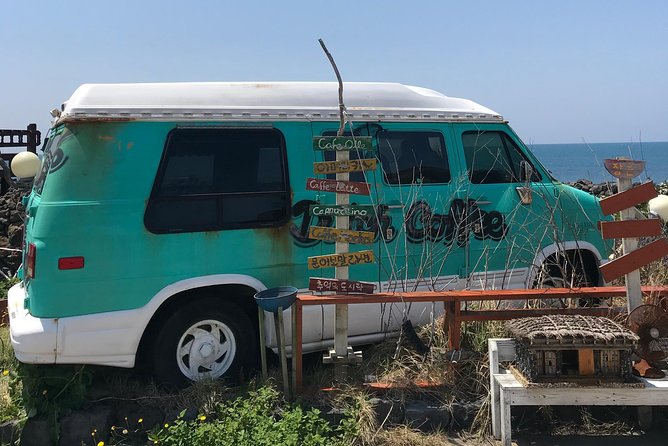 Jeju island: Van tour with a guide who the most loves JEJU - A private way to cross a very large island