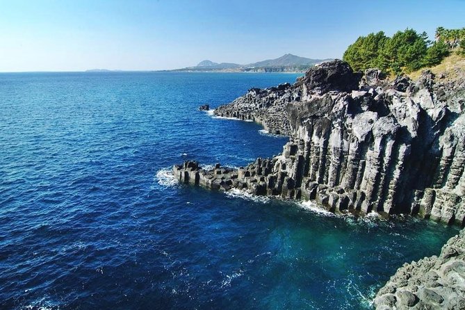 Jeju Premium Small Group UNESCO Day Tour - South Course - Lunch is local, but budget for it separately