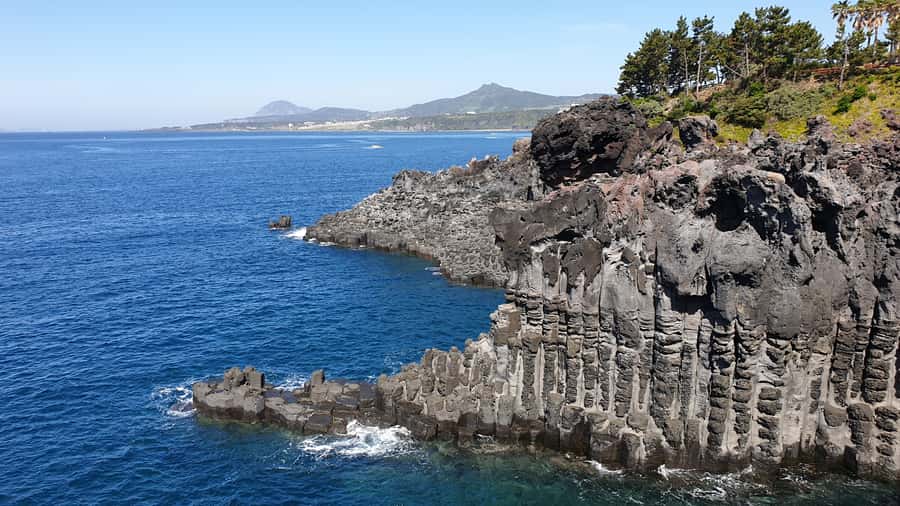 Jeju Premium Small Group UNESCO Day Tour - South - Starting high on Hallasan’s Eoseungsaengak Trail