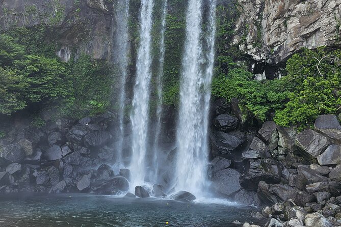 Jeju Private Tour Package-South of Jeju(Mt.Hallasan & Waterfalls) - Mysterious Road and Jeju’s playful side