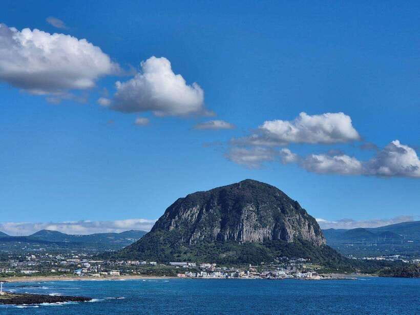 Jeju: Private Tour with an English Guide and a Vehicle - Why a private car makes sense on Jeju