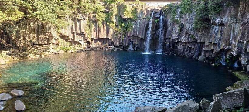 Jeju: Private Tour with an English Guide and a Vehicle - Entrance fees, food, and the real cost