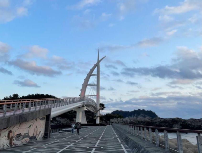 Jeju: Seogwipo City Walking Tours with Sunset - Why this evening route works so well
