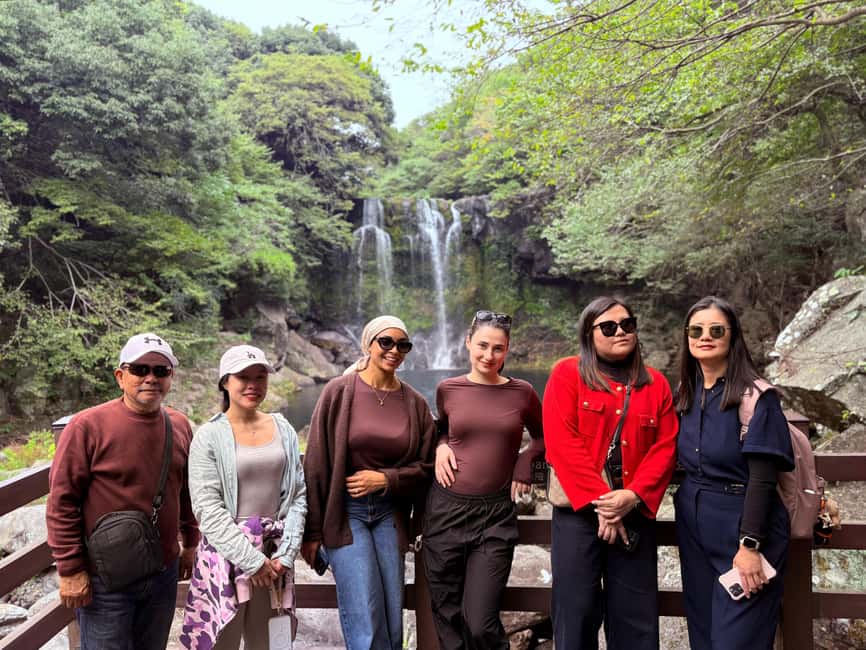 Jeju: Small Group Tour w/Pink Muhly & Tangerine Picking - Cheonjeyeon Falls and the Seven Nymphs Bridge