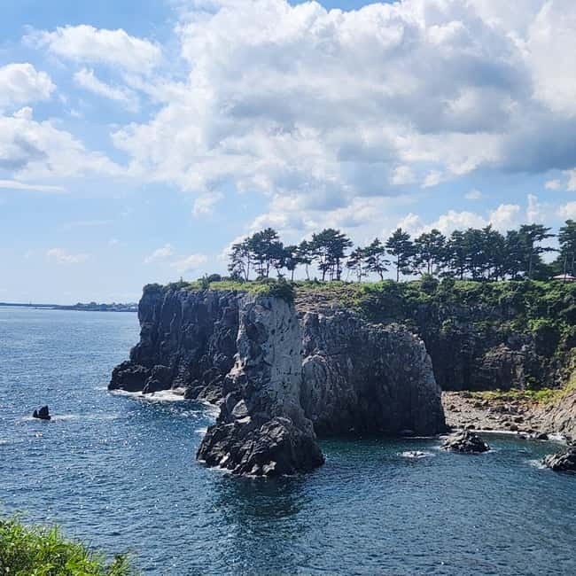 Jeju: Southern Top UNESCO Spots Bus Tour - Cheonjeyeon Waterfall and Seonimgyo Bridge