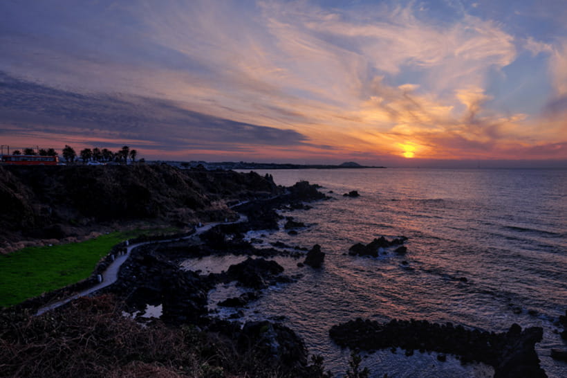 Jeju: Sunset Tour Olle Trail Walking Tour with Hotel Pickup - Gwakji Beach sets the tone