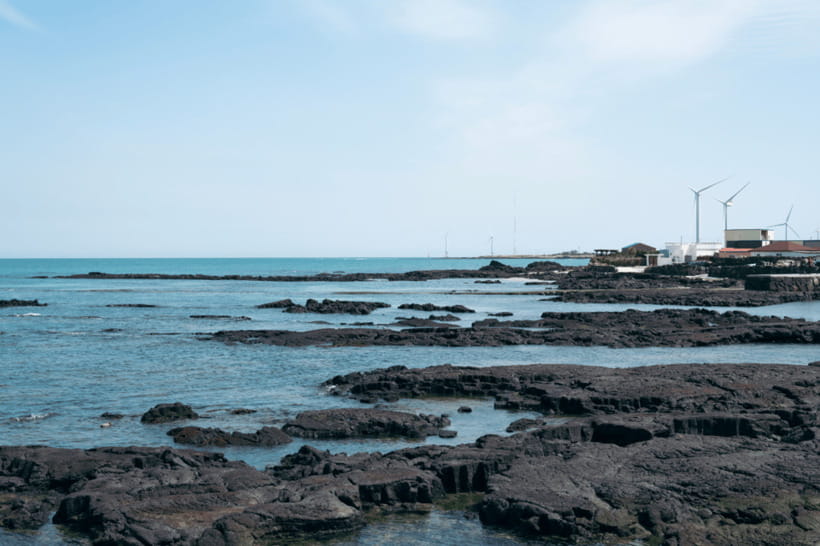 Jeju: Western Jeju K-Drama Spots Tour with Hotel Pickup - Shinchang Windmill Coastal Road and the open sea
