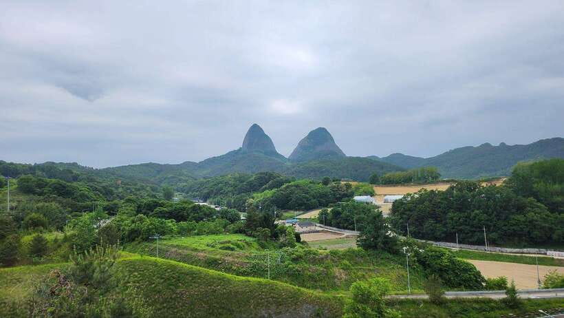 Jeonju: Essence of Jeonju, Hanok Village & Maisan Mountain - Tapsa Buddhist Temple, stone and silence