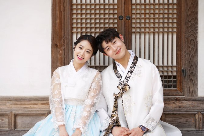 Jeonju Hanok Village Hanbok Rental Experience Hanboknam - Choosing a traditional or theme hanbok