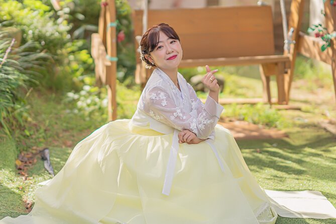 Jeonju Hanok Village Hanbok Rental Experience Hanboknam - The palace reference and what is actually included