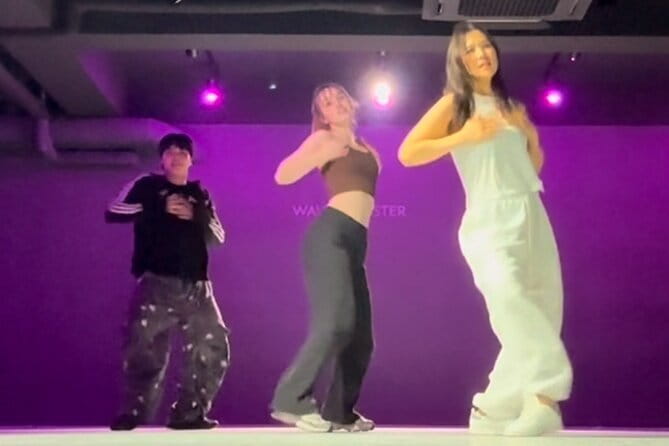 K-pop Dance Class for Beginners and Video Shoot at HiKR Ground - The first hour: stretching and simple K-pop steps