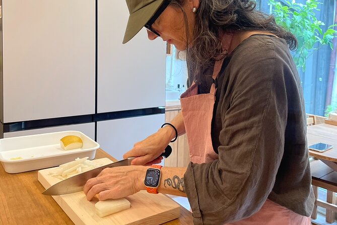 Kimchi class with Chef Hakyung near Gyeongbokgung place - The studio atmosphere and personal touches