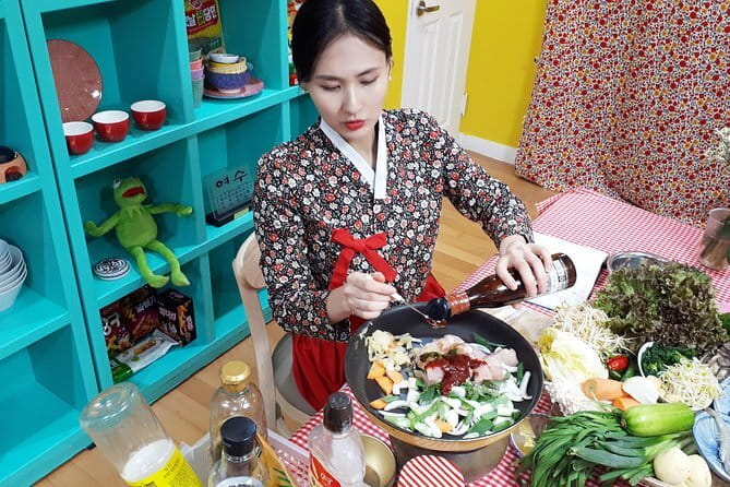 Korea Cooking Class with 3 stars Michelin Chef & Content creators - The local market question