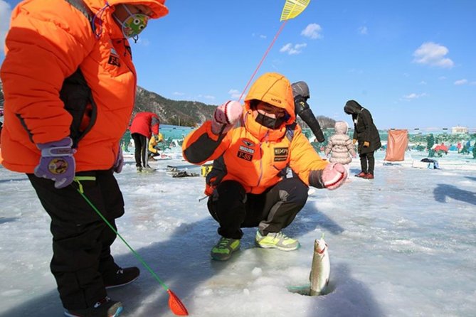 Korea Winter Ice Fishing Festival (Pyeongchang Trout Festival) - Leaving Hongik Univ. Station at 7:30
