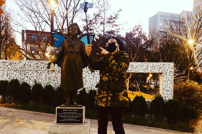 [KoreaByLocal] Authentic Seoul Night Walk and Chicken & Beer - What the guide adds to the landmarks