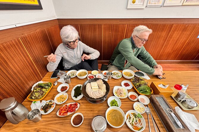 Korean BBQ with People in Busan - Pork belly, jowl, neck, and the pleasure of choosing a cut