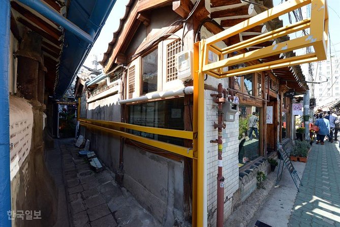 Korean History & Heritage Tour - Bukchon Hanok Village and living heritage