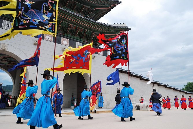 Korean Palace and Market Tour in Seoul Including Insadong and Gyeongbokgung Palace - Namdaemun Market and the final shopping hour