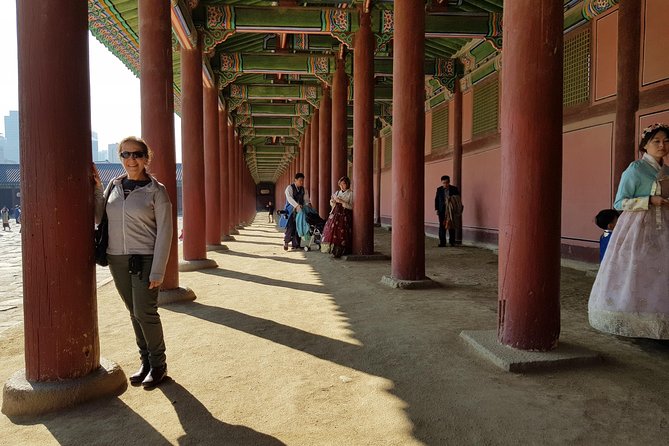 Layover Tour for essential Seoul City & Gourmet tour(Incl. Lunch) - Bukchon Hanok Village and Baek In-je’s House
