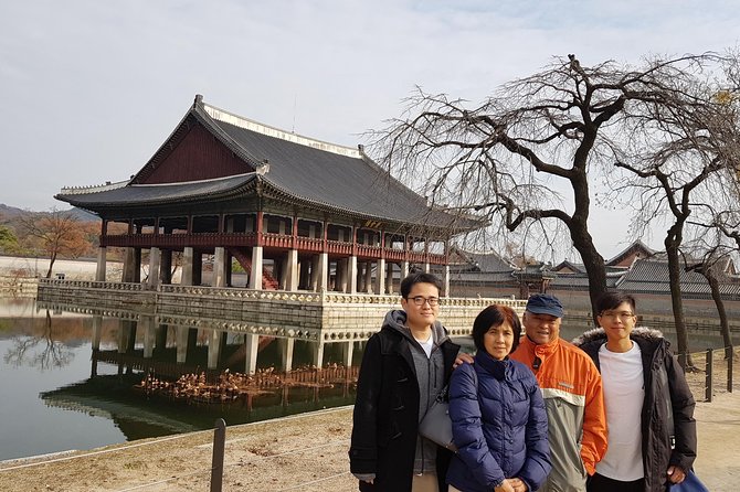Layover Tour for essential Seoul City & Gourmet tour(Incl. Lunch) - Cheonggyecheon Stream and the Modern City