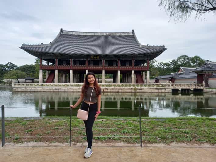 Layover tour to Gyeongbokgung-Folk Museum-Bukchon-Insadong - Gyeongbokgung, Seoul’s Joseon centerpiece