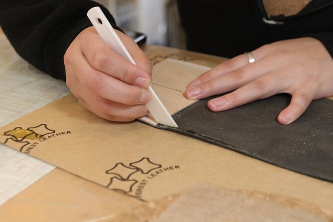 Leather Products Workshop in Seoul - Choosing the right leather project