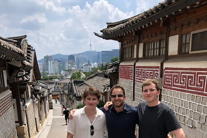 Lee’s Private 4-hour Customized Seoul Tour - Jogyesa Temple, DDP, and museums