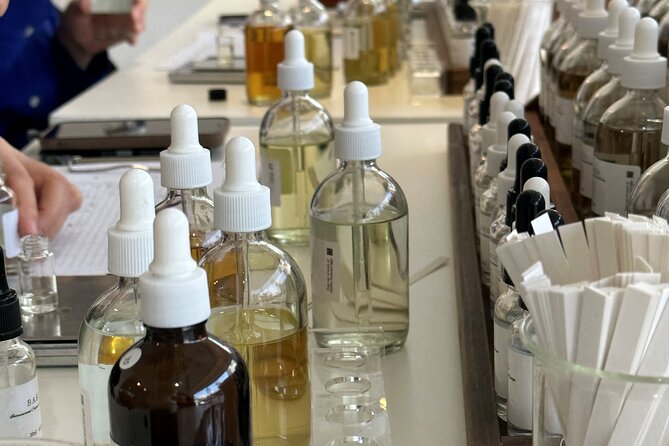Make your K-scent perfume: Modern oneday class in Seoul - Finishing a 50ml Korean scent