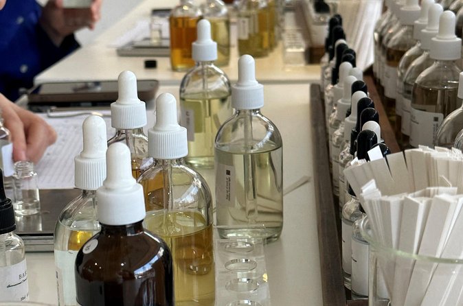 Make your K-scent perfume: Modern oneday class in Seoul - Why the small group matters