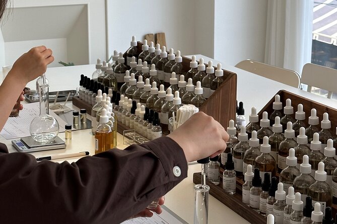 Make your K-scent perfume: Modern oneday class in Seoul - Learning the olfactory pyramid without getting lost