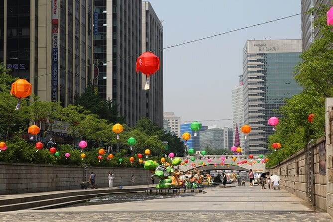 Max Out Seoul: Must Visit City Highlights Panoramic Day Tour - Gyeongbokgung Palace and the royal guard ceremony