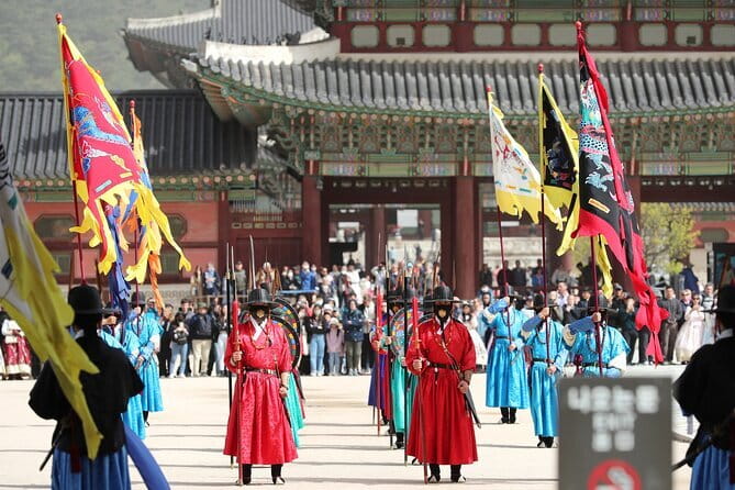 Max Out Seoul: Must Visit City Highlights Panoramic Day Tour - Gwangjang Market: your clearest food stop