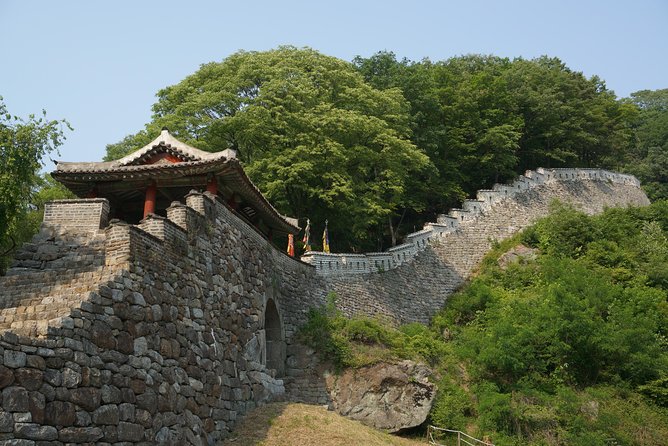 Namhansanseong UNESCO Historical Sites and Korean Folk Village-Private Tour - Walking the 12.4-kilometer fortress area