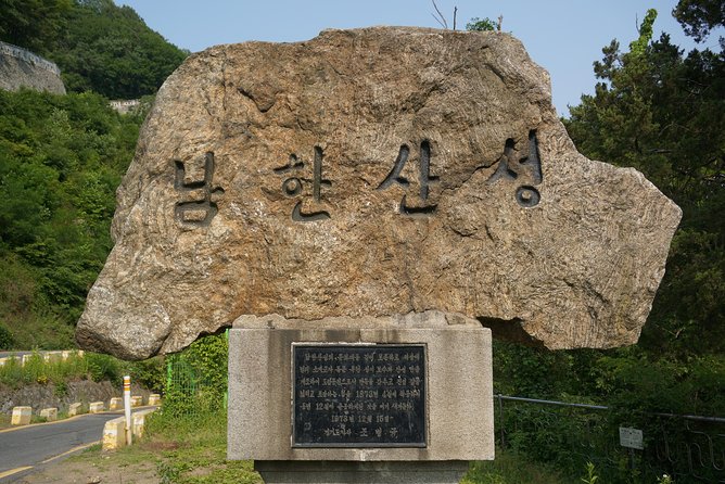 Namhansanseong UNESCO Historical Sites and Korean Folk Village-Private Tour - Traditional performances, martial arts, and acrobatics